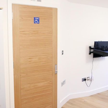 Lovely Studio Apartment With Access For Wheel-Chairs In Sydenham ロンドン エクステリア 写真